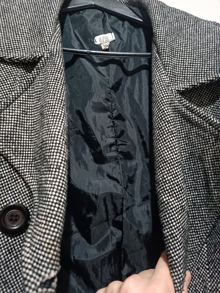 Düğmeli gri kaban - Görsel 4