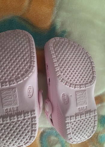 Kız Çocuk Pembe Nakışlı Tokalı Terlik - Görsel 4
