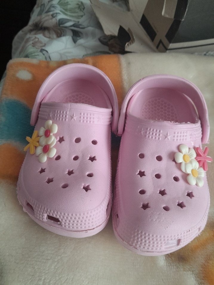 Kız Çocuk Pembe Nakışlı Tokalı Terlik - Görsel 2