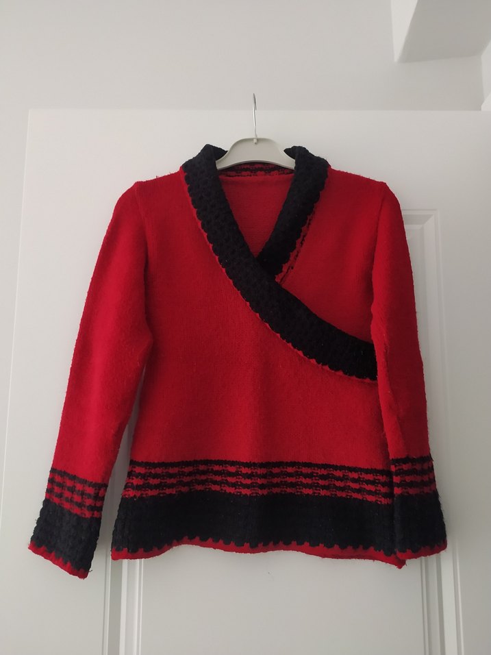 Kırmızı Siyah V Yaka Yün Kazak - Görsel 3