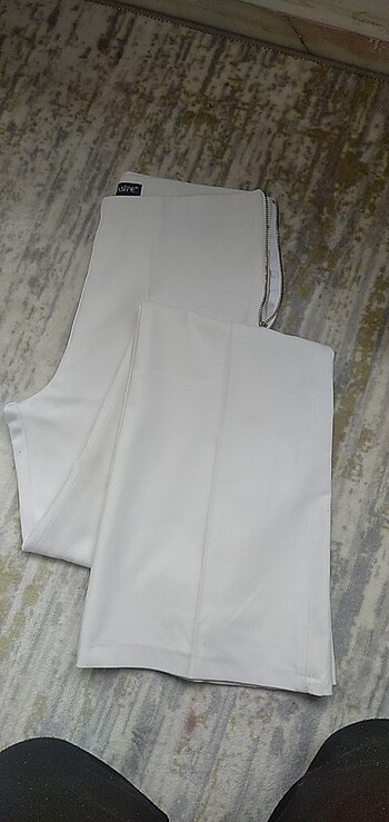 İspanyol paça beyaz beli esnek yandan fermuarlı bayan pantolon 3