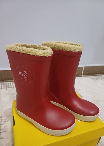 Kız Çocuk Kırmızı İgor Bot