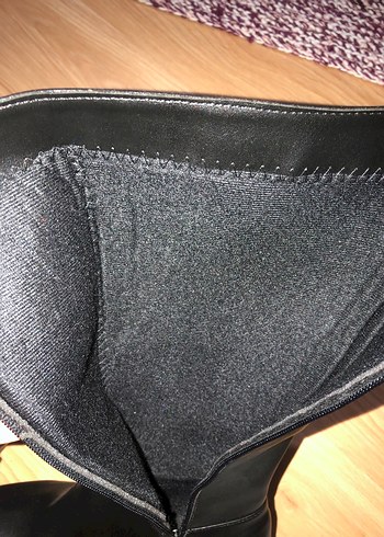 37 Beden Siyah Deri Tokalı Diz Boyu Kadın Çizme