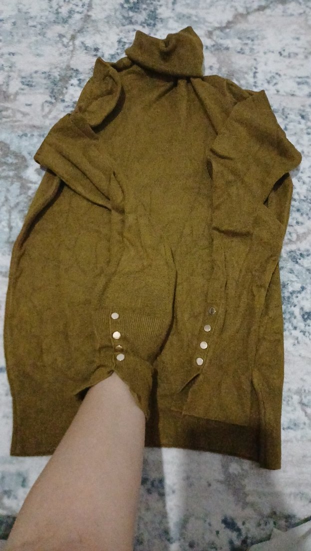 Düğmeli Boğazlı Kadın Kahverengi Triko - Görsel 3