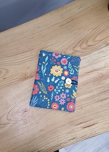 Renkli çiçek desenli kitap / tablet organizeri