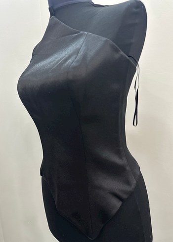 Siyah Yüksek Yakalı Göğüs Korsesi - Görsel 2