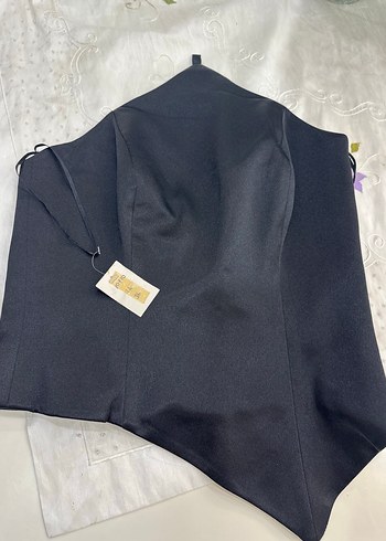 Siyah Yüksek Yakalı Göğüs Korsesi - Görsel 3