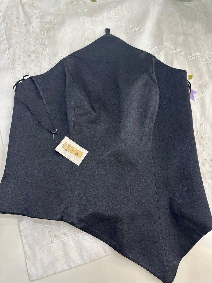 Siyah Yüksek Yakalı Göğüs Korsesi - Görsel 3