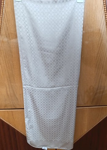 Bej desenli jakarlı şal
