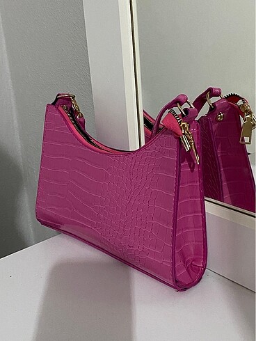Pembe Kol Çantası