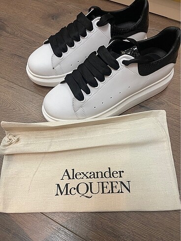 40 Beden ALEXANDER MCQUEEN