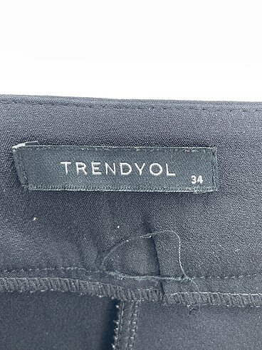 34 Beden siyah Renk Trendyol & Milla Mini Şort %70 İndirimli.