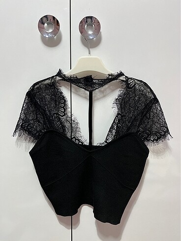 Dantelli Crop