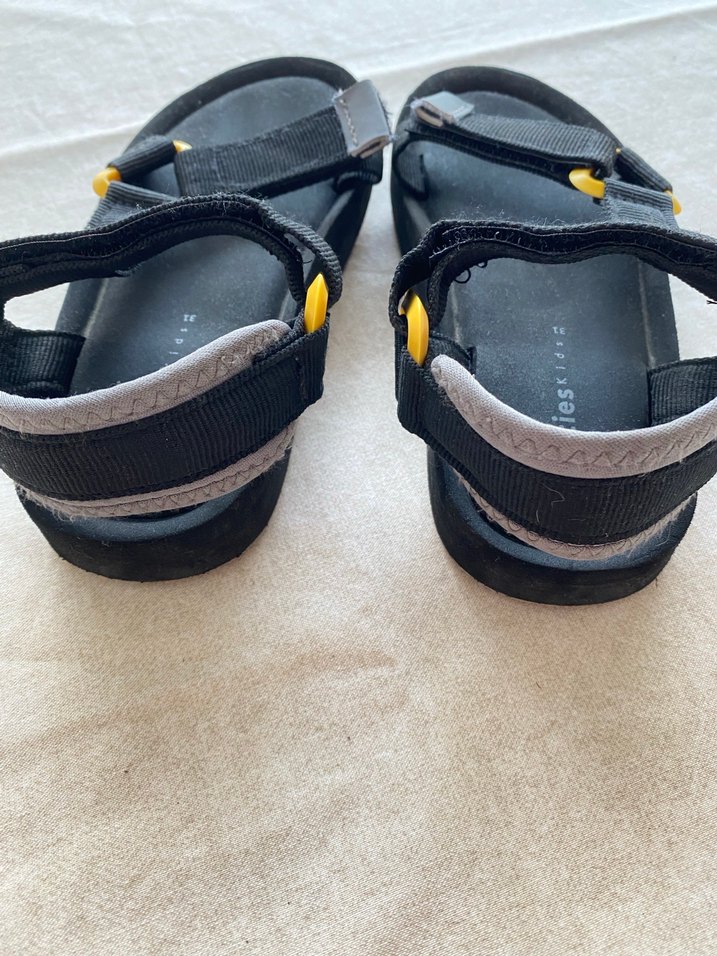 Ayarlanabilir Tokalı Erkek Çocuk Terliği - Görsel 4