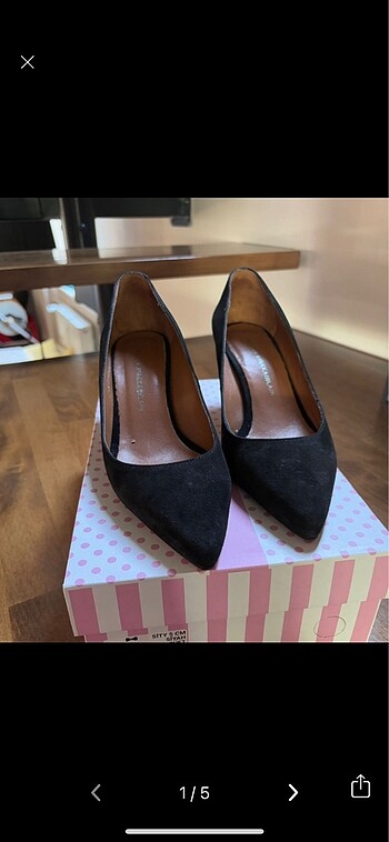 Nr. 37 Süet Stiletto Pelinin Ayakkabıları