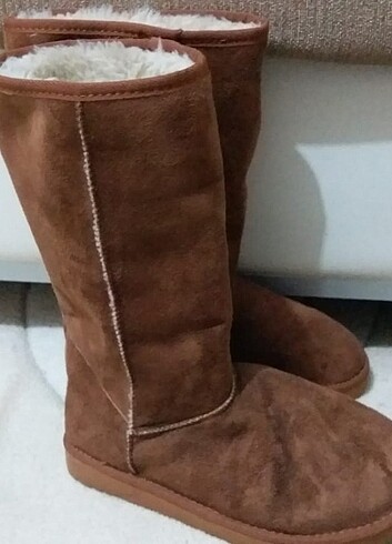 UGG bot kahve