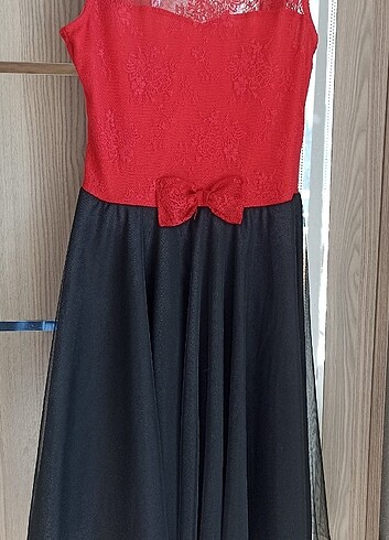 Zara Kısa siyah kırmızı tüllü elbise 