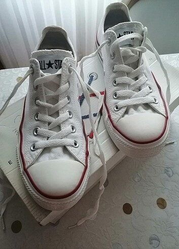 Beyaz converse ayakkabı