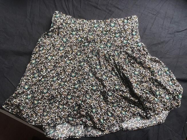 çiçekli, şortlu mini etek