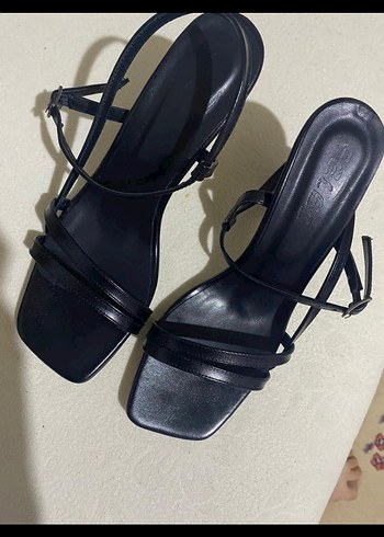 38 Beden Siyah Minimalist Topuklu Kadın Sandalet