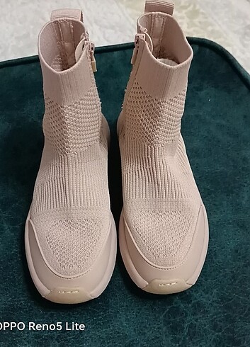 32 Beden Zara çorap sitili bot