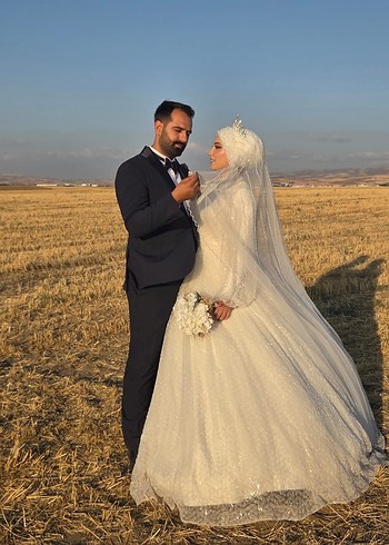 Uzun Kollu, Beyaz tesettür gelinlik