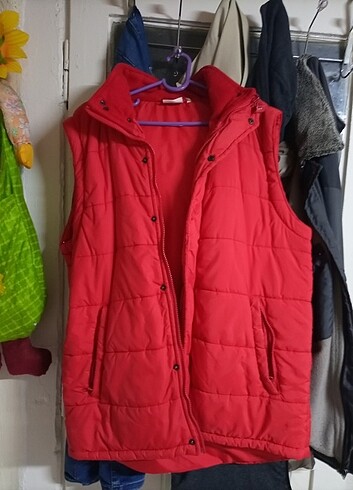 Kapşonlu Şişme mont kırmızı hem yelek hem ceket oluyor - Görsel 2