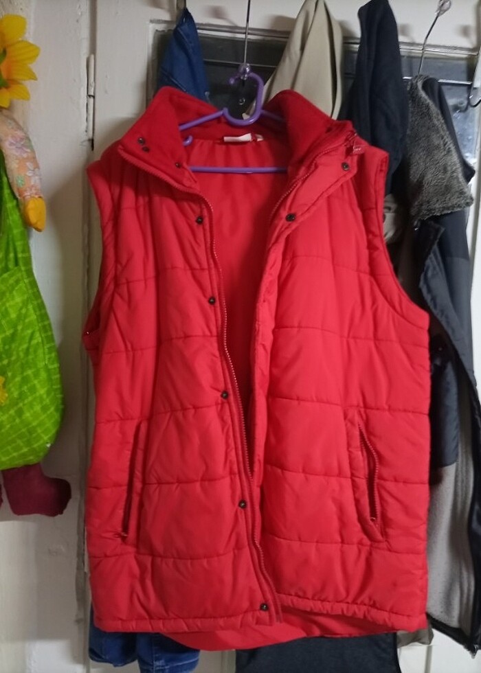 Kapşonlu Şişme mont kırmızı hem yelek hem ceket oluyor - Görsel 2