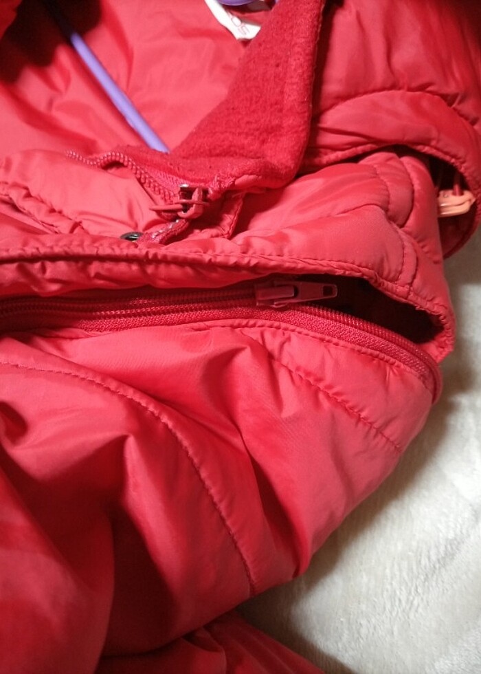 Kapşonlu Şişme mont kırmızı hem yelek hem ceket oluyor - Görsel 5