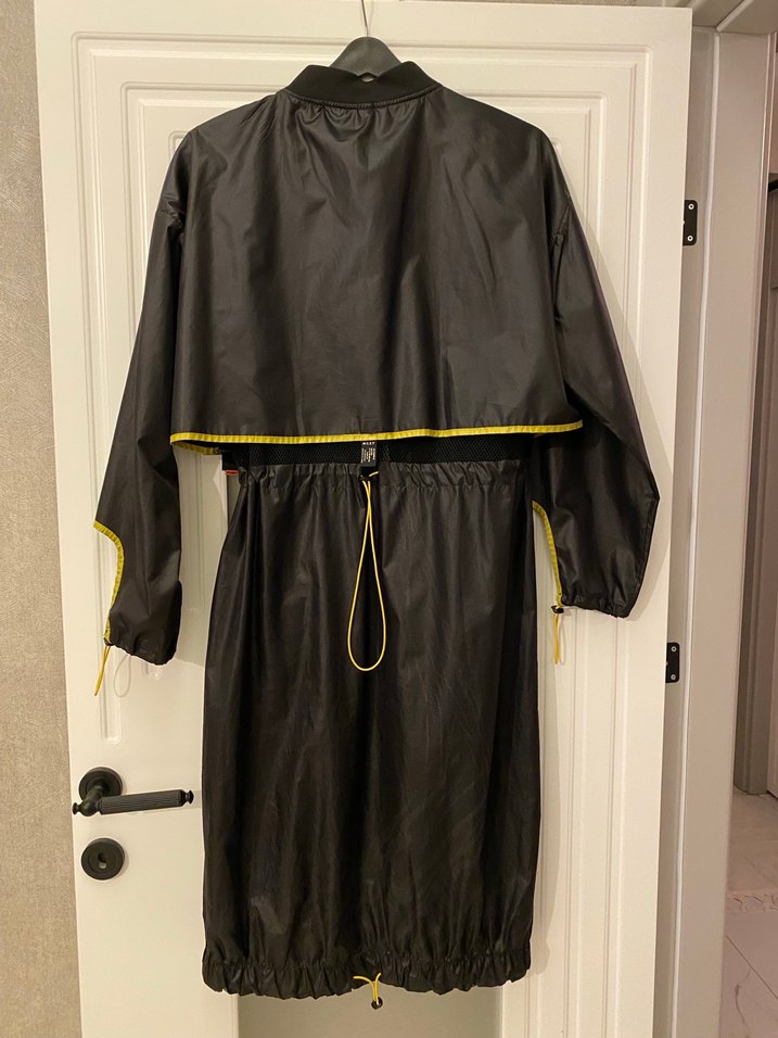 Kadın Siyah Uzun Yağmurluk - Görsel 3