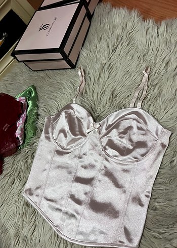Düğmeli Strappy Saten Bustiyer