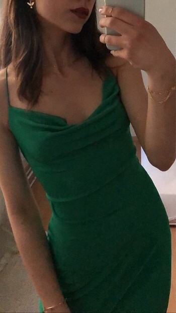 xs Beden sırtı açık yeşil gece elbisesi