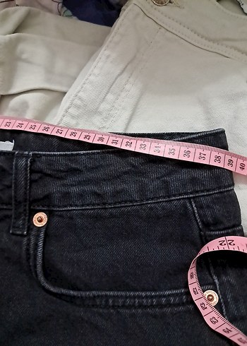 Kadın Siyah Bol Kesim Mini Kot Şort - Görsel 4