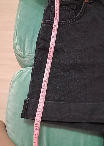 Kadın Siyah Bol Kesim Mini Kot Şort - Görsel 5