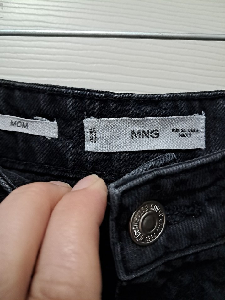 Kadın Siyah Bol Kesim Mini Kot Şort - Görsel 2