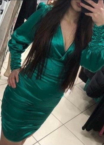 Uzun Kollu, V Yakalı Parlak Yeşil Kadın Abiye Elbise - Görsel 3