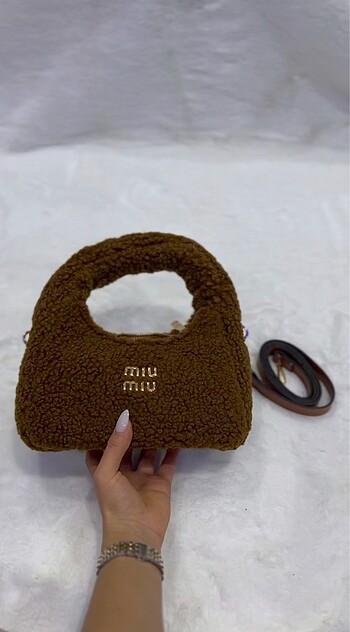 Miu miu pofuduk çanta modeli
