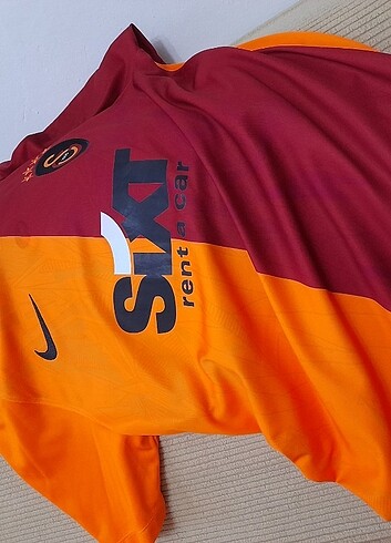 m Beden kırmızı Renk GALATASARAY ORİJİNAL YENİ SEZON FORMA