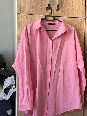Pembe gömlek