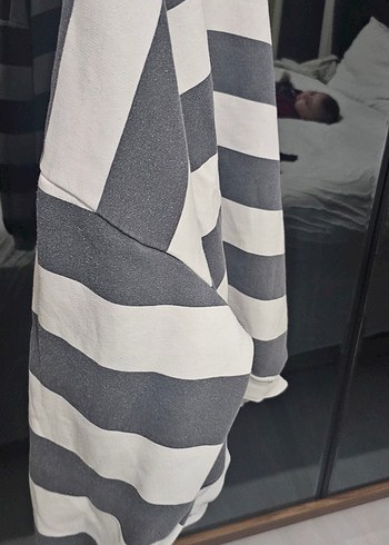 Gri Çizgili Oversize Sweatshirt - Görsel 3