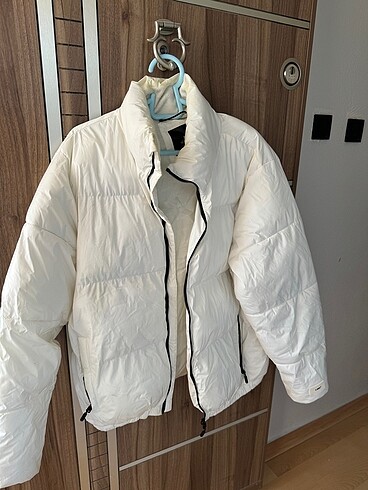 Bershka Beyaz Unisex Şişme Mont