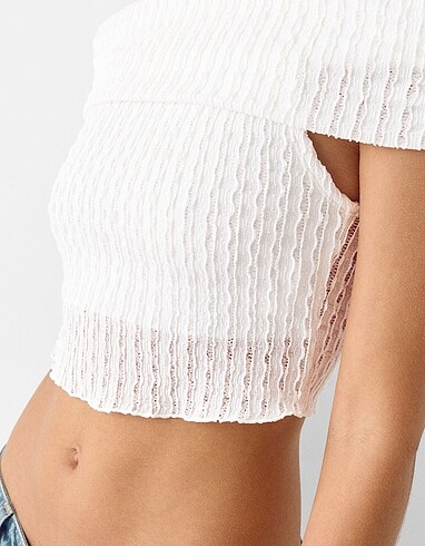 Kısa kollu açık omuzlu fisto işlemeli t-shirt - Görsel 3