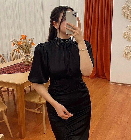 YIRTMAÇ DETAYLI SATEN ELBİSE