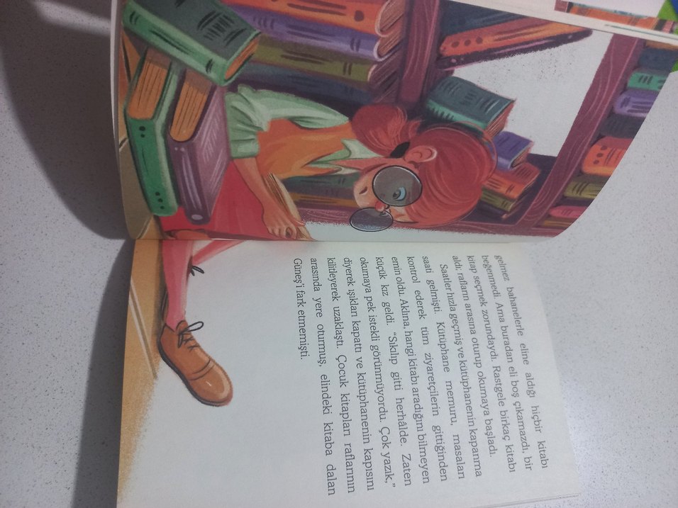 Kütüphanede Neler Oluyor? Çocuk Kitabı - Görsel 2