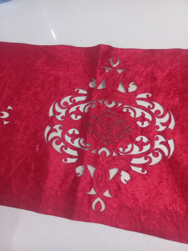 Bordo Desenli Masa Örtüsü
uzunluğu 1 metre - Görsel 3