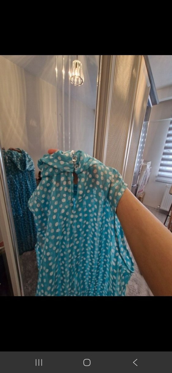 Puantiyeli Turkuaz Dökümlü Sıfır Kol Gömlek - Görsel 2