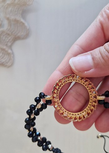 Siyah Boncuklu Yarım Altın Çerçeveli 
Bileklik - Görsel 3