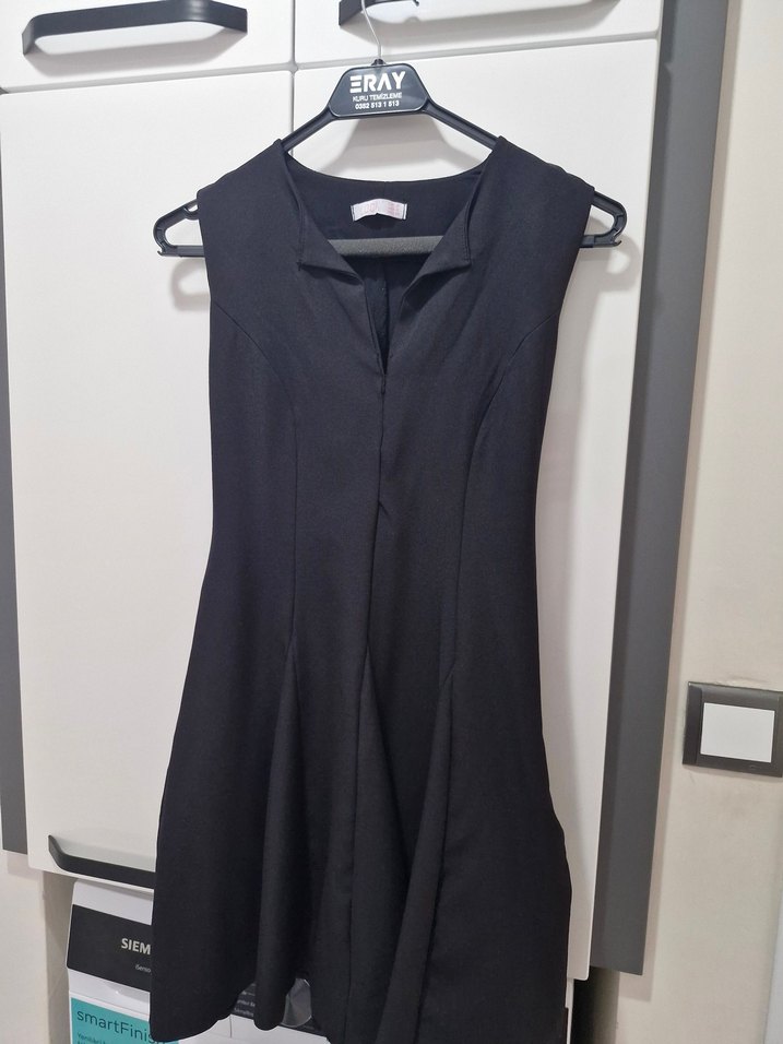 Siyah Pilili V Yaka Midi Pileli Elbise - Görsel 2