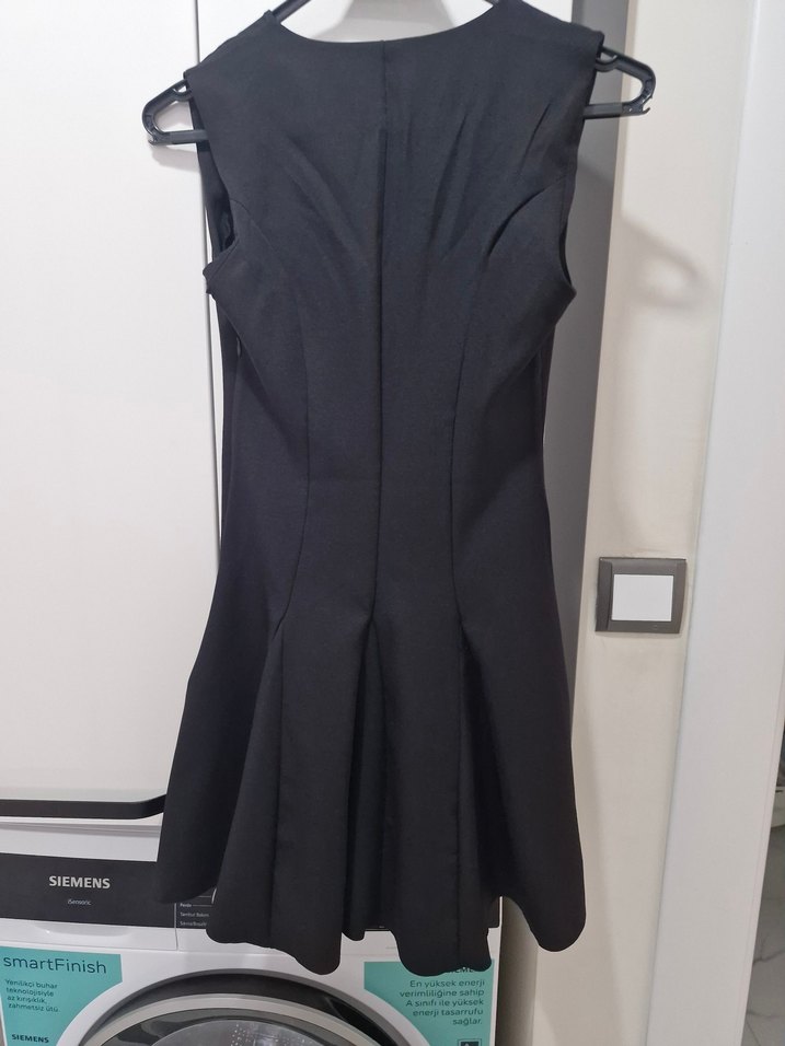 Siyah Pilili V Yaka Midi Pileli Elbise - Görsel 5