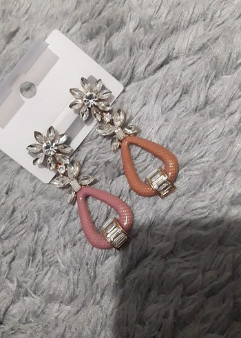 Çiçek Detaylı Renkli Mini Küpeler - Görsel 2